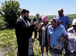 На въезде в Карпенково был освящен крест