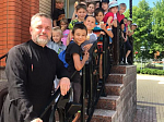 Ребята из летнего лагеря Новокалитвенской школы посетили Троицкий храм