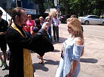 Священник благословил школьников перед летним отдыхом