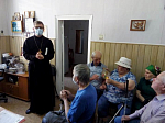 В День семьи, любви и верности клирик благочиния посетил россошанское отделение Всероссийского общества слепых
