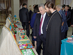 Преосвященнейший Андрей, епископ Россошанский и Острогожский, вручил сертификат на получение материальной помощи семье, воспитывающей ребёнка-инвалида