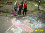 Участие Каменского детского садика «Теремок» в конкурсе рисунков на асфальте «Мамочка моя»