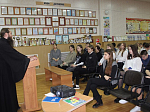 В рамках дисциплины «Разговоры о важном» иерей Иаков Калинин провел открытый урок для 8-х классов Верхнемамонского лицея
