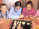 В Воскресной школе храма св. мч. Иоанна Воина г. Богучара продолжили традицию печь жаворонков