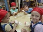 Воспитанники детского сада № 17 приняли участие в мастер-классе по выпечке жаворонков