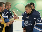 Священник благословил молодых хоккеистов