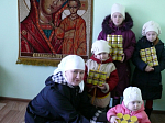 В Подгоренском благочинии многодетные семьи, одинокие мамы, пенсионеры  получили детское питание