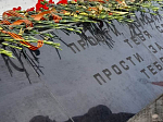 Россошанцы почтили память своих земляков у мемориала погибшим в мирное время. 