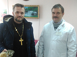 Иерей Николай Холодченко окропил административные здания сел крещенской водой