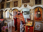 В день памяти святителя Николая Мирликийских в Каменке совершили праздничное богослужение и поздравили с Днем ангела одного из самых старейших прихожан храма
