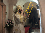 Глава Россошанской епархии совершил Божественную литургию в Спасской обители