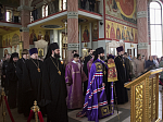 Глава Россошанской епархии совершил Божественную литургию и Чин омовения ног