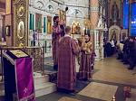 Епископ Россошанский и Острогожский Андрей совершил Таинство исповеди прихожан Ильинского собора
