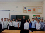 Священнослужитель благочиния провел открытый урок для учеников старших классов СОШ №25 г. Россошь