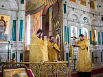 Богослужение в день памяти Всех Святых, в земле Российской просиявших