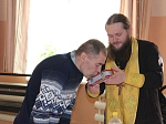 Настоятель Свято-Митрофановского храма посетил Верхнемамонский психоневрологический интернат