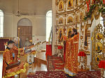 В день памяти перенесения мощей святителя Николая из Мир Ликийских в Бари в Свято-Митрофановском храме совершили праздничные богослужения