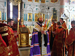 Преосвященнейший епископ Россошанский и Острогожский Андрей совершил вечерню и утреню по пасхальному чину