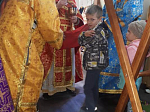 Прихожанок храма Рождества Пресвятой Богородицы поздравили с православным женским днём