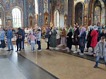 Паломники из Острогожского благочиния помолились у пребывающих в Благовещенском соборе мощей преподобного Сергия Радонежского, игумена земли Русской