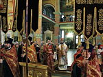 Преосвященнейший епископ Андрей совершил Всенощное бдение в Ильинском кафедральном соборе и освятил хоругви, изготовленные к 70-летию Победы в Великой Отечественной войне