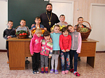 Благочинный передал детям из Тимирязевского СРЦдН фрукты