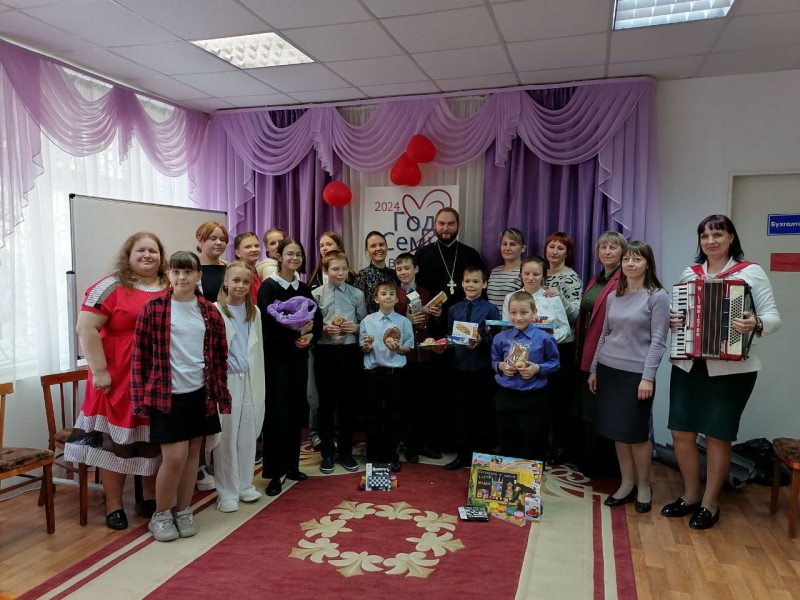 Воспитанников реабилитационного центра г. Россошь поздравили с праздником Светлой Пасхи