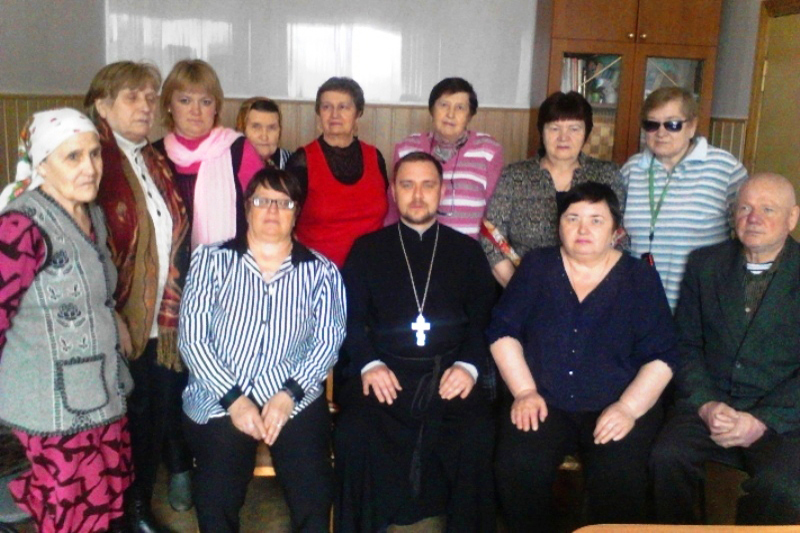 В Россошанском отделении Всероссийского общества слепых состоялась беседа со священником, посвящённая Дню православной книги
