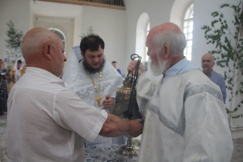 В Иоанно-Богословском храме с. Гороховка совершили освящение колокола