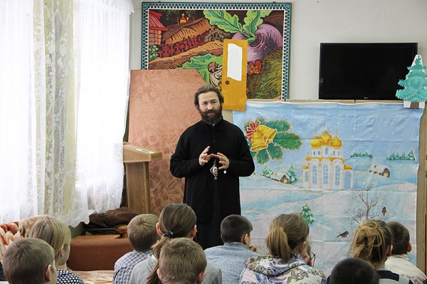 Епископ Россошанский и Острогожский Андрей посетил школу-интернат для детей-сирот и детей, оставшихся без попечения родителей в г. Россошь