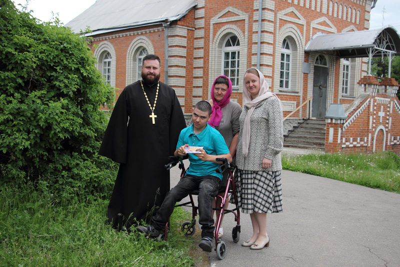 В рамках благотворительной акции "Пасхальная радость" оказана помощь инвалиду А. Себелеву