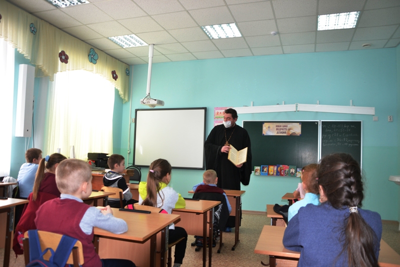 В рамках Дня православной книги прошла беседа с учащимися Каменской СОШ