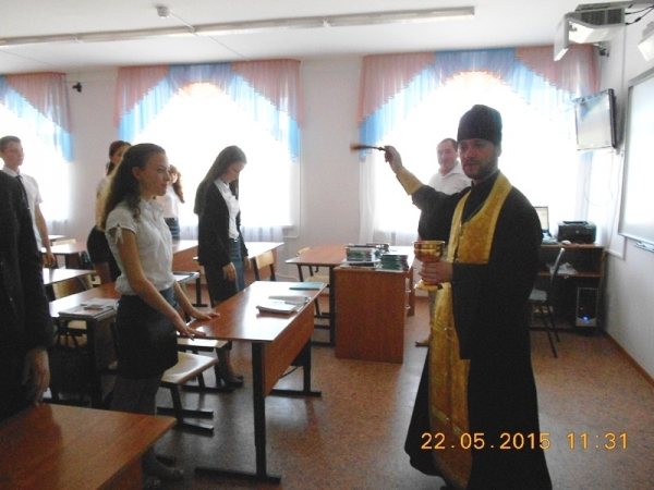 Молебен перед экзаменами в Подгоренской СОШ № 1