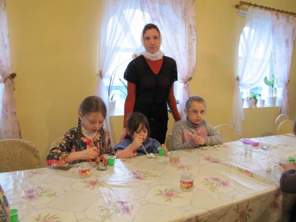 13 апреля матушкой Ириной Ельчаниновой был проведен мастер – класс с детьми воскресной школы по изготовлению пасхальных сувениров
