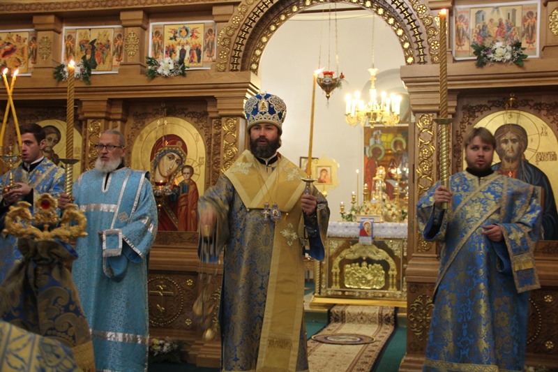 В Казанском храме Павловска Всенощное бдение возглавил епископ Россошанский и Острогожский Андрей