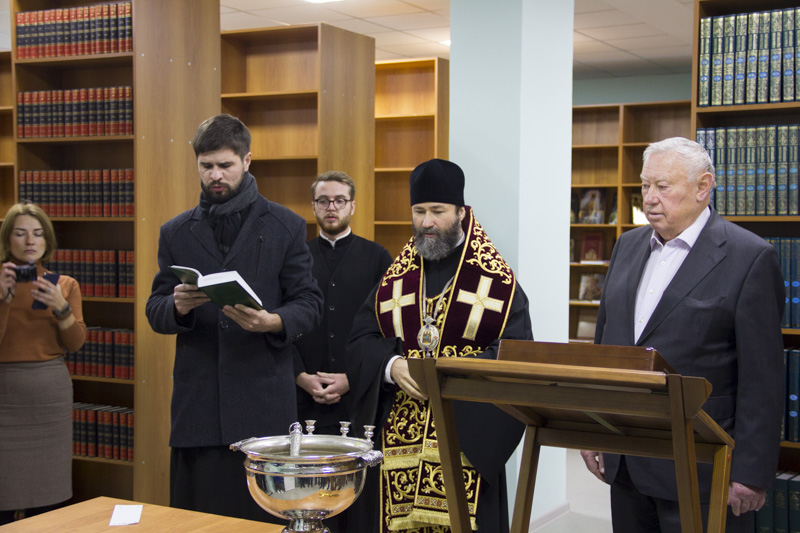 Епископ Россошанский и Острогожский Андрей освятил епархиальную библиотеку