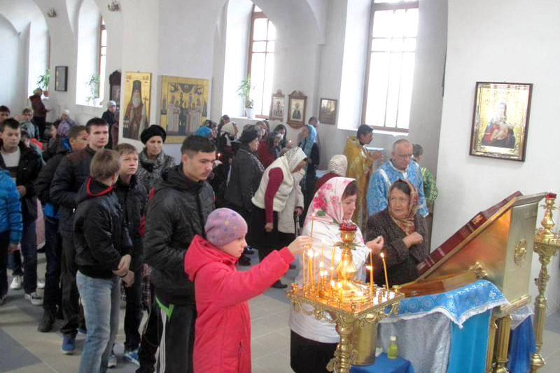 Икона с мощами прп. Сергия в Казанском храме г. Павловска