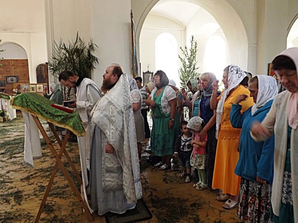 Верхнемамонцы вознесли молитвы Святому Духу и провели акцию в защиту нерожденных детей