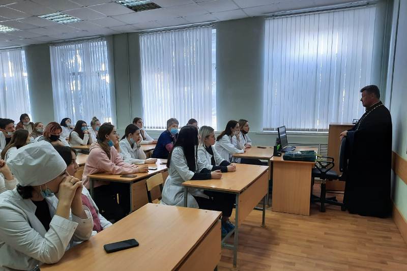 В Россошанском медицинском колледже прошла встреча, посвященная Дню православной книги