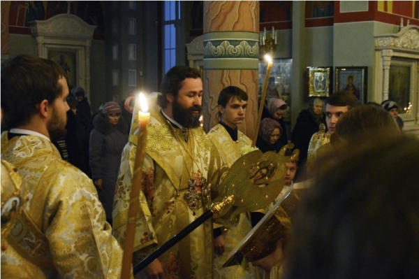 В канун праздника Сретения Господня епископ Андрей совершил Всенощное бдение