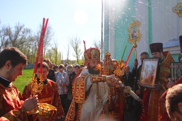 24 апреля, в четверг Светлой седмицы, Преосвященнейший епископ Россошанский и Острогожский Андрей совершил Божественную литургию в Троицком храме пгт Подгоренский