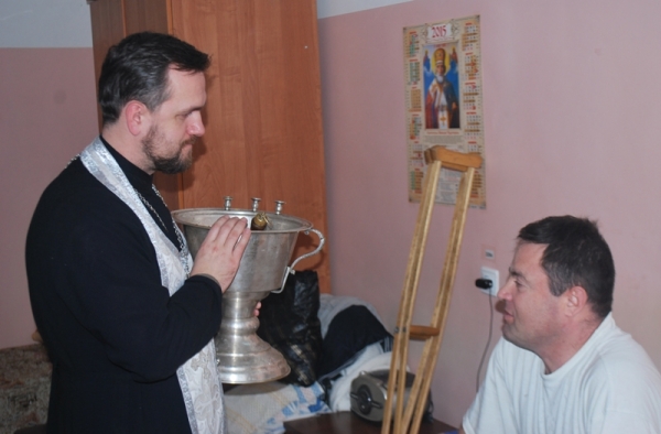 Настоятель Троицкого прихода с. Новая Калитва посетил дом престарелых