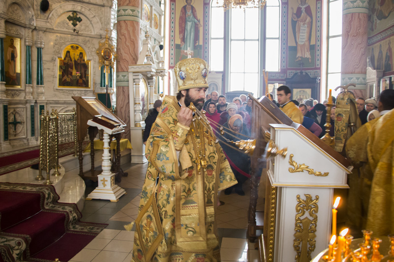 Епископ Россошанский и Острогожский Андрей возглавил воскресное богослужение