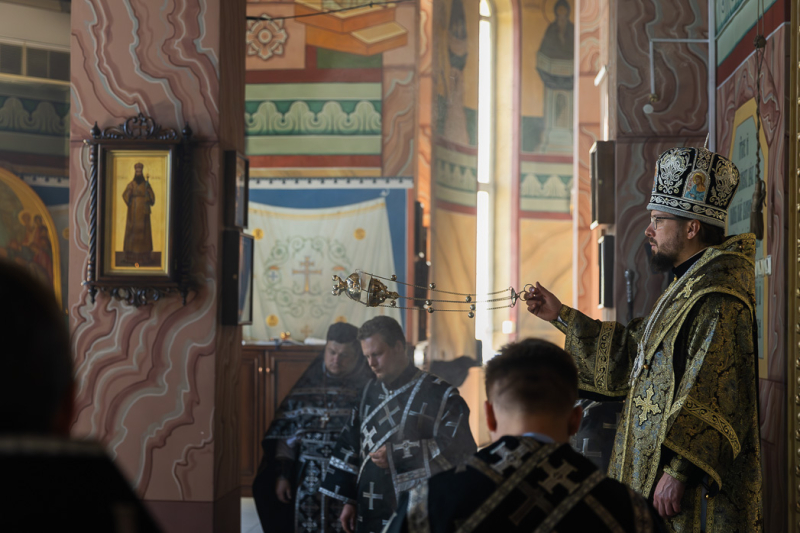 В Великую среду Преосвященнейший епископ Дионисий совершил Литургию Преждеосвященных Даров в Ильинском соборе