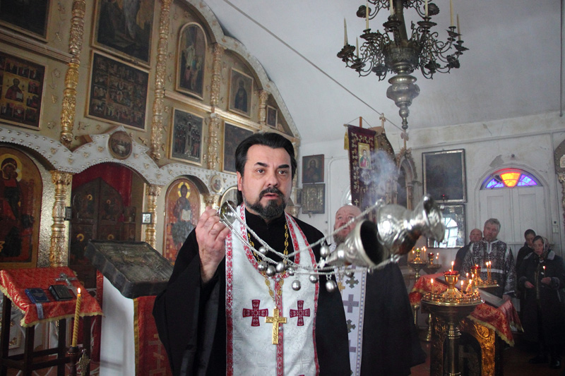Благочинные церковных округов епархии совершили литию по протоиерею Николаю Сильченкову