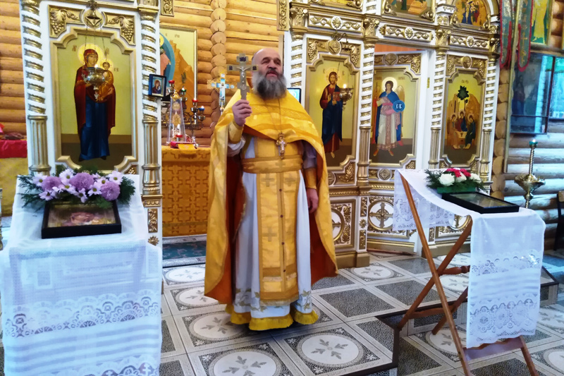 Протоиерей  Владимир Ляхов совершил богослужение в Троицком храме с. Лозовое