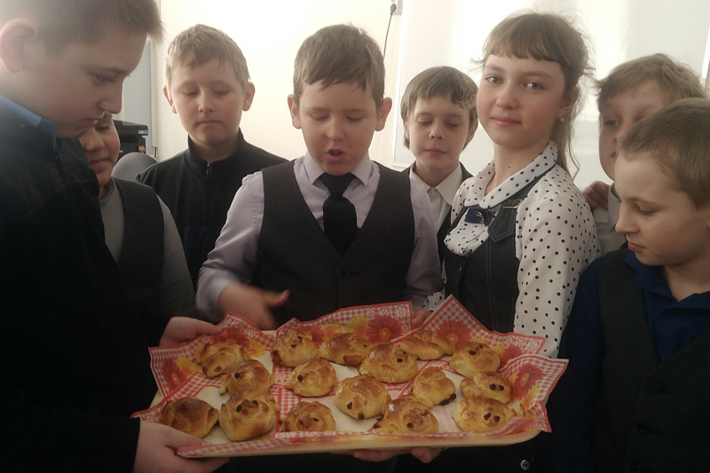 На праздник сорока Севастийских мучеников радченские школьники лепили «жаворонков»