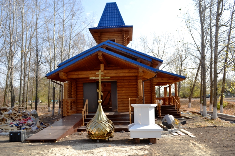 В Нижнем Мамоне была совершена установка купола и креста на новосозданную церковь