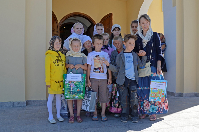 Маленкие россошанцы получили школьные принадлежности собранные в ходе акции «Собери ребёнка в школу