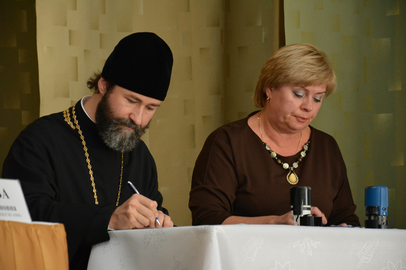 Подписан договор о сотрудничестве между Россошанской епархией и учебными заведениями Острогожска